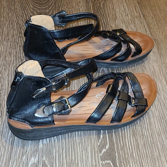 Sold - Picture 3 of 6